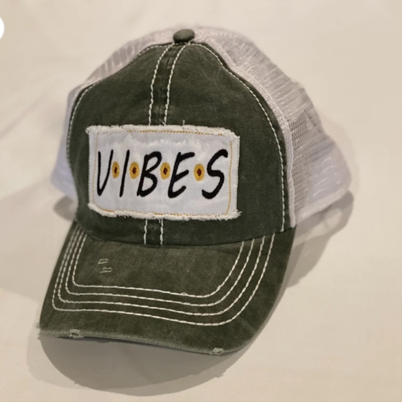 'Vibes' Olive Grn & Wht Trucker Hat Mesh Back Adjustable Snapback O/S NWT - Picture 1 of 4